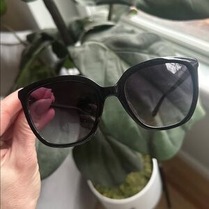 Quay Australia Black Sunglasses- EUC